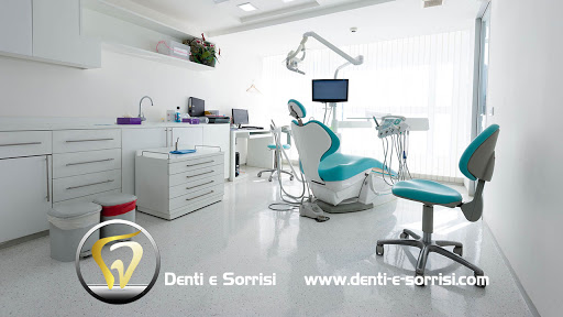 Dentisti a Tirana economici bravi a prezzi low cost esperti in cure dentali. Turismo dentale main image